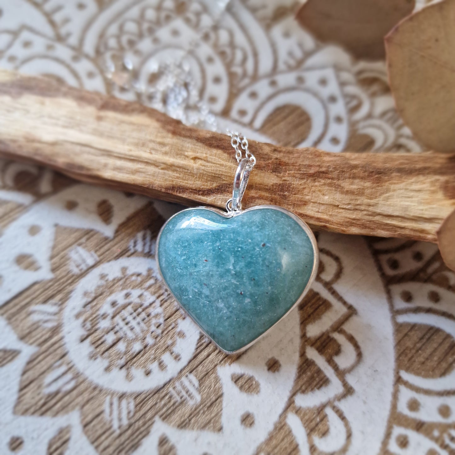 Colgante Fucsita CORAZÓN ~ Renovación y suavidad emocional