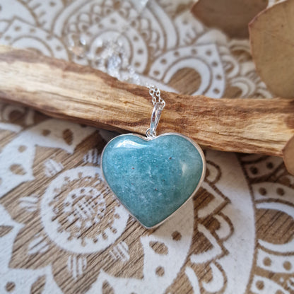 Colgante Fucsita CORAZÓN ~ Renovación y suavidad emocional