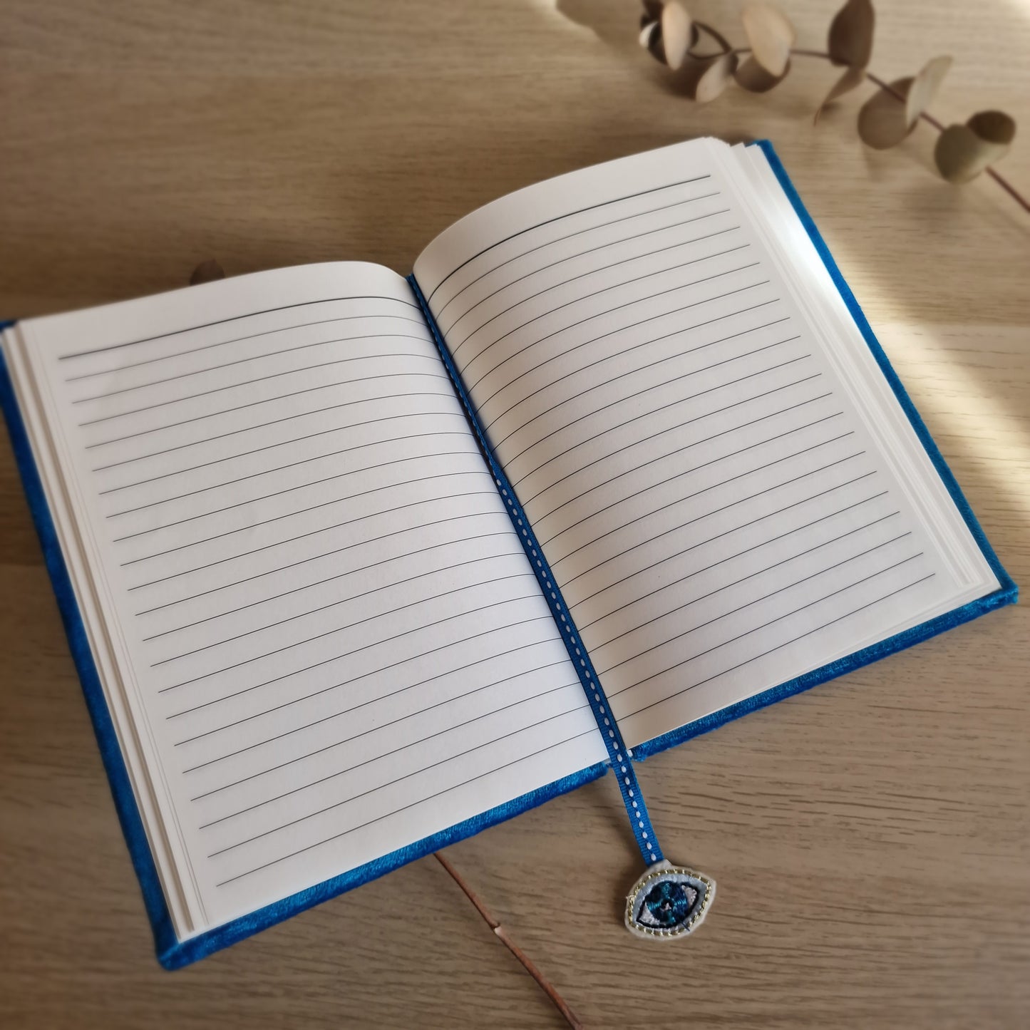 📘 Cuaderno de Terciopelo OJO ~ Intuición y Claridad Interior