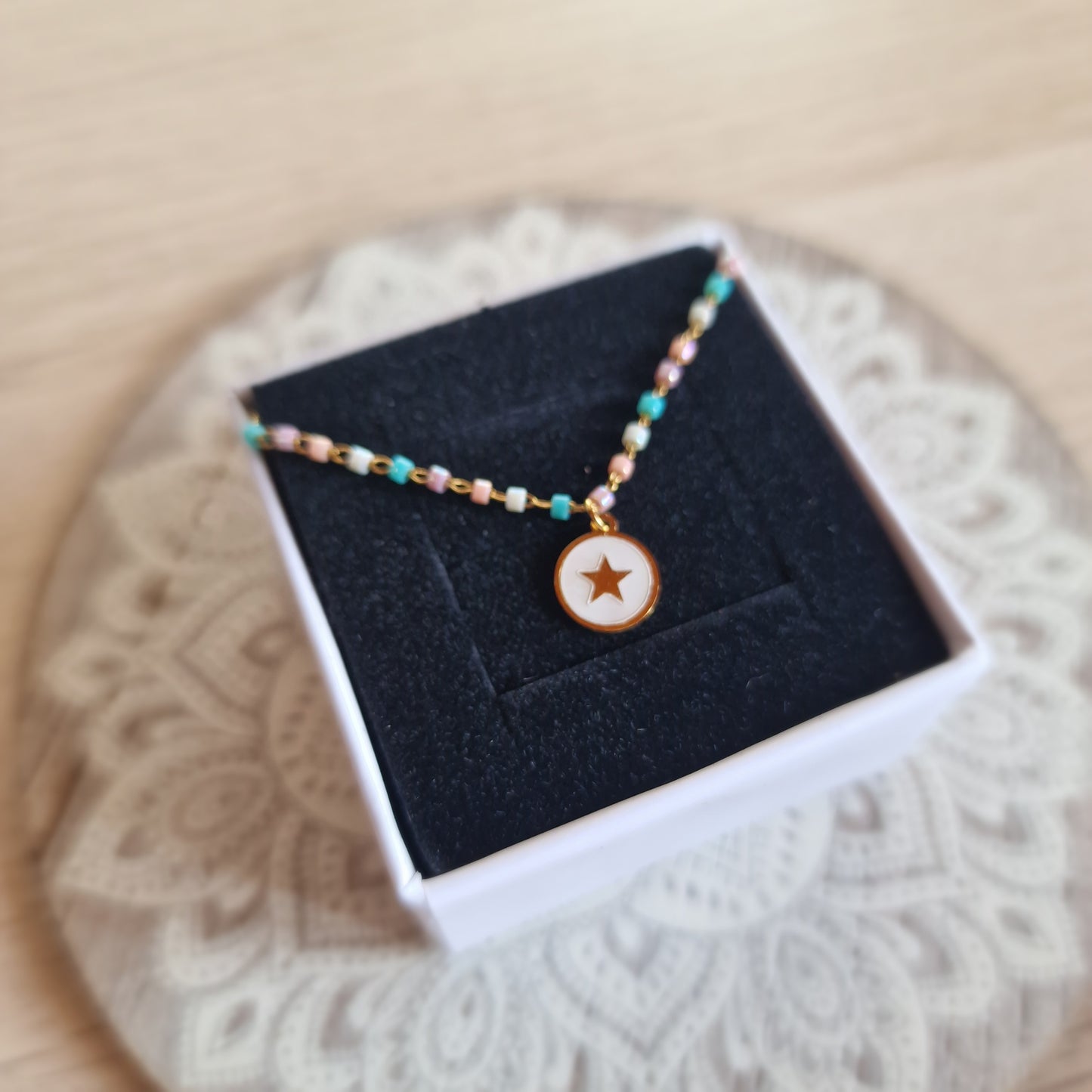 🌟 Gargantilla Dorada con Estrella y Nácar ~ Luz y Alegría en tu Camino