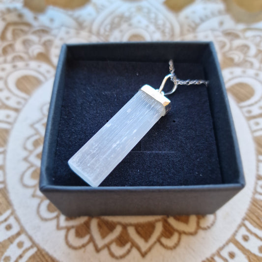 Colgante de Selenita, Plata de Ley ~ claridad y conexión espiritual
