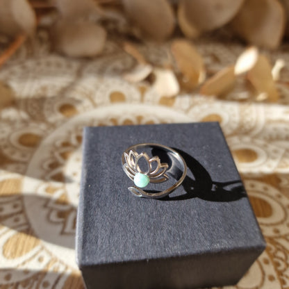 Anillo Ajustable Flor de Loto con Amazonita ~ Calma y simbolismo