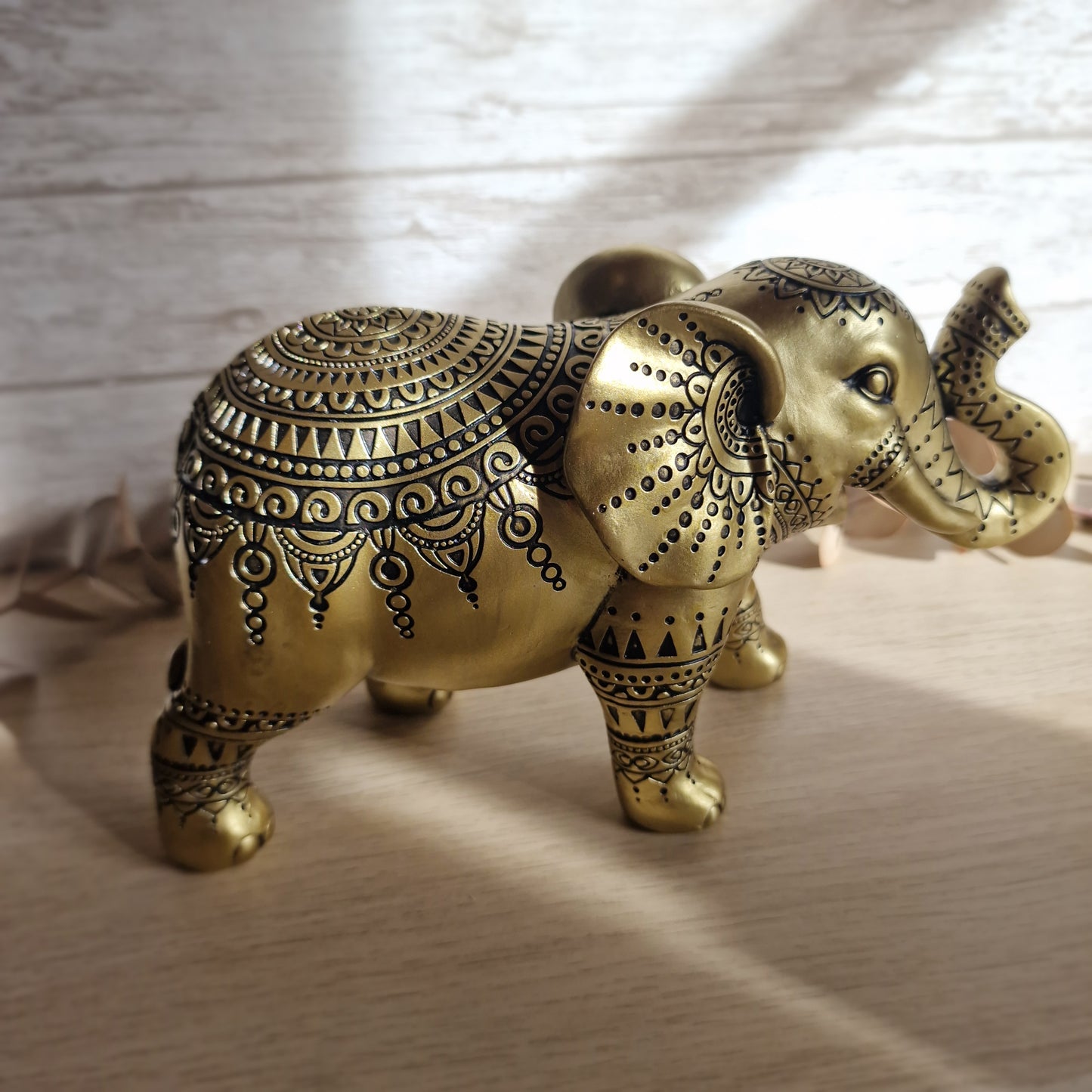 🐘 Elefante GRANDE Dorado Decorativo ~ Sabiduría, Fuerza y Prosperidad
