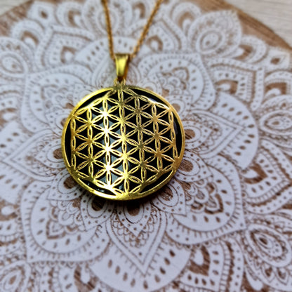 Colgante Flor de la Vida con Shunguit (dorado) ~ Energía y Protección Espiritual