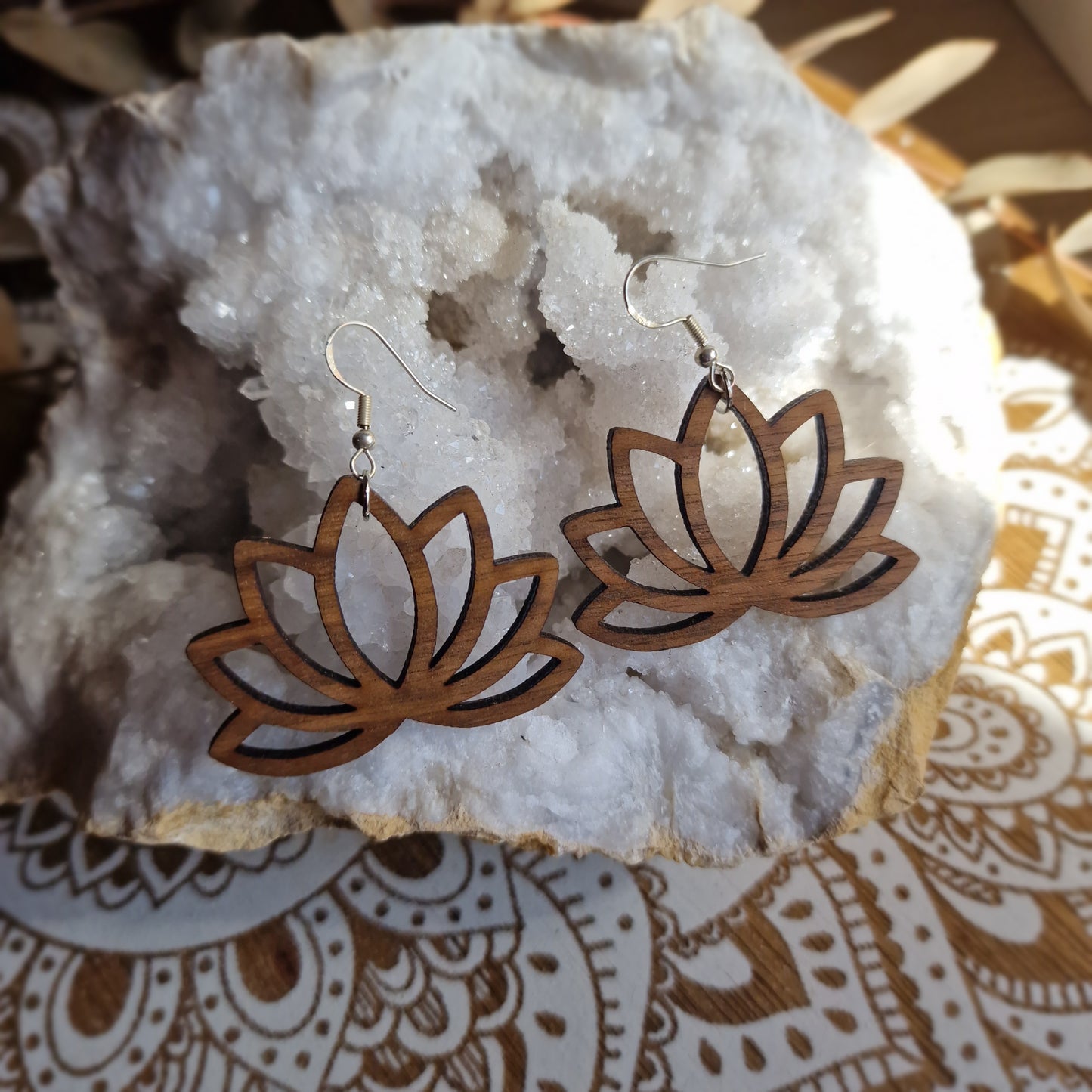 Pendientes Flor de Loto (Nogal y plata)