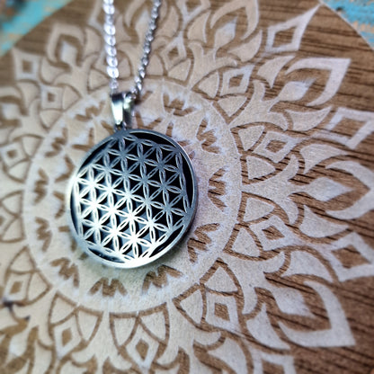 Colgante Flor de la Vida con Shunguit ~ Energía y Protección Espiritual