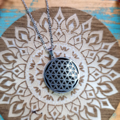Colgante Flor de la Vida con Shunguit ~ Energía y Protección Espiritual
