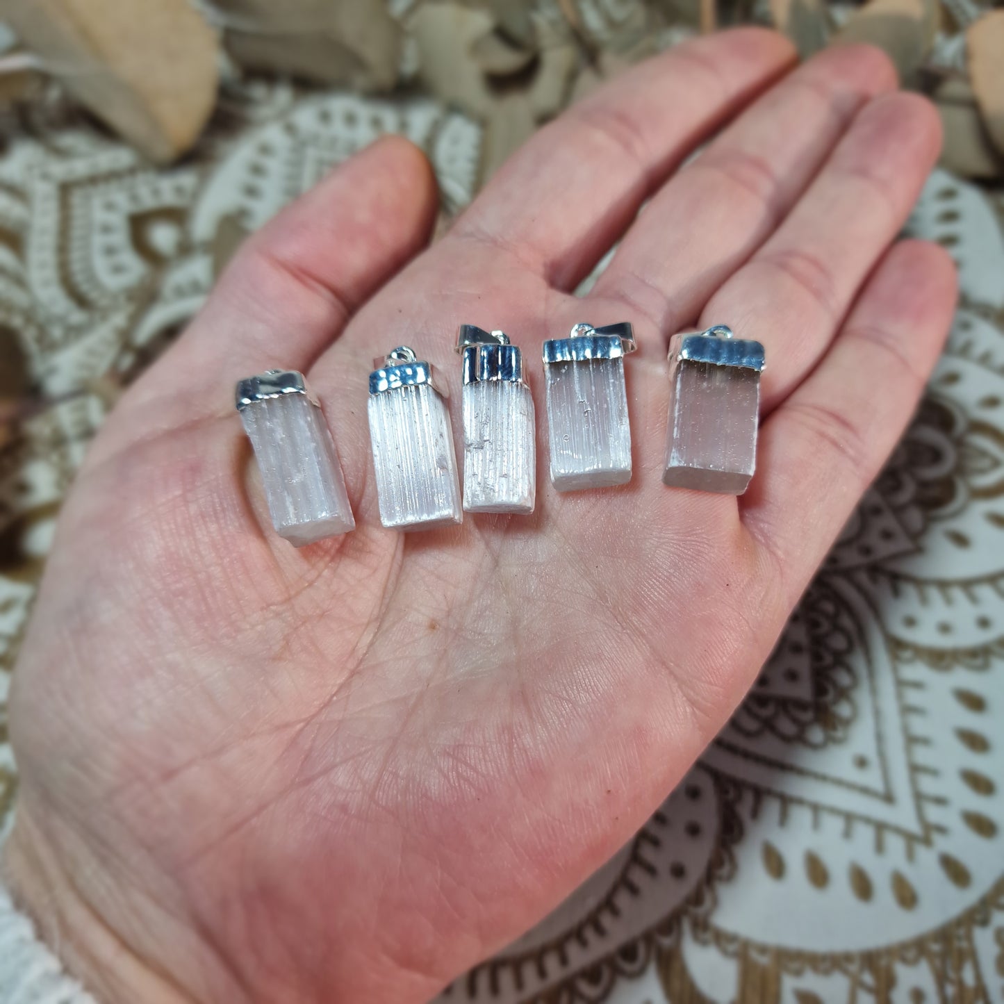 Colgante de Selenita ~ Claridad y Elevación Energética