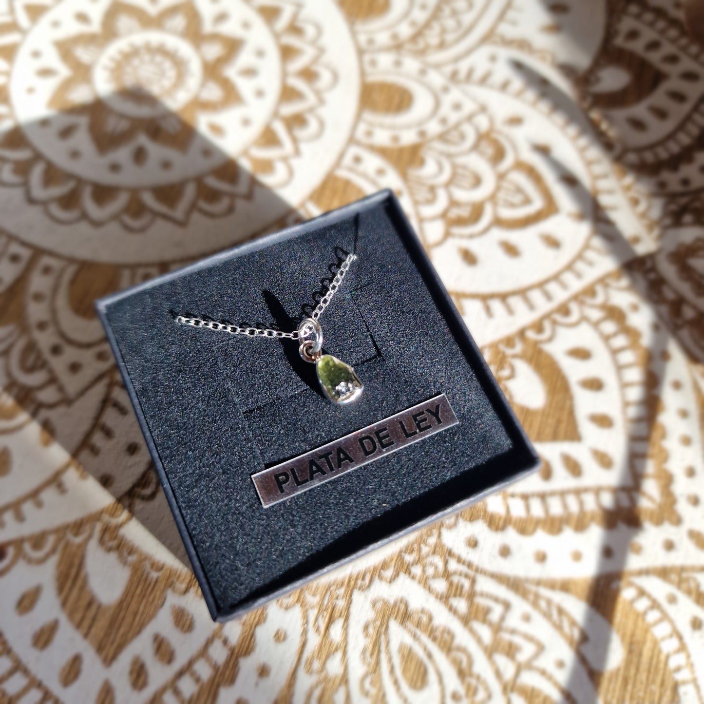 Colgante de Moldavita en Plata de ley con cadena (dos tamaños) ~ Energía Cósmica y Transformación